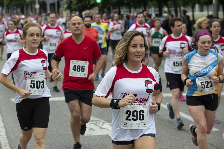 850 personas se sumaron a esta inciativa solidaria organizada por el Centro Comunitario de Sangre y Tejidos de Asturias, con el patrocinio de la Fundación EdP y la colaboración del Ayuntamiento de Gijón, la Dirección General de Deportes y EL COMERCIO