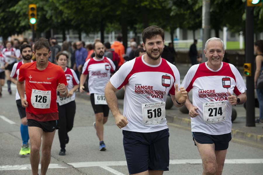 850 personas se sumaron a esta inciativa solidaria organizada por el Centro Comunitario de Sangre y Tejidos de Asturias, con el patrocinio de la Fundación EdP y la colaboración del Ayuntamiento de Gijón, la Dirección General de Deportes y EL COMERCIO