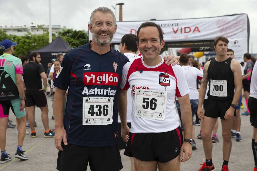 850 personas se sumaron a esta inciativa solidaria organizada por el Centro Comunitario de Sangre y Tejidos de Asturias, con el patrocinio de la Fundación EdP y la colaboración del Ayuntamiento de Gijón, la Dirección General de Deportes y EL COMERCIO