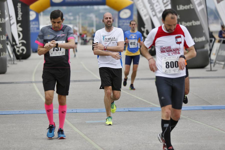 850 personas se sumaron a esta inciativa solidaria organizada por el Centro Comunitario de Sangre y Tejidos de Asturias, con el patrocinio de la Fundación EdP y la colaboración del Ayuntamiento de Gijón, la Dirección General de Deportes y EL COMERCIO