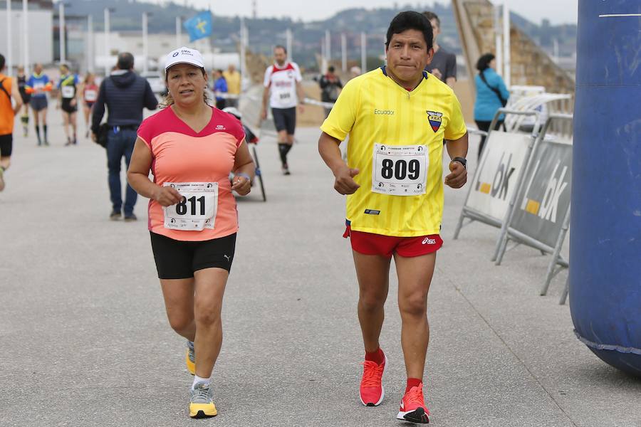 850 personas se sumaron a esta inciativa solidaria organizada por el Centro Comunitario de Sangre y Tejidos de Asturias, con el patrocinio de la Fundación EdP y la colaboración del Ayuntamiento de Gijón, la Dirección General de Deportes y EL COMERCIO