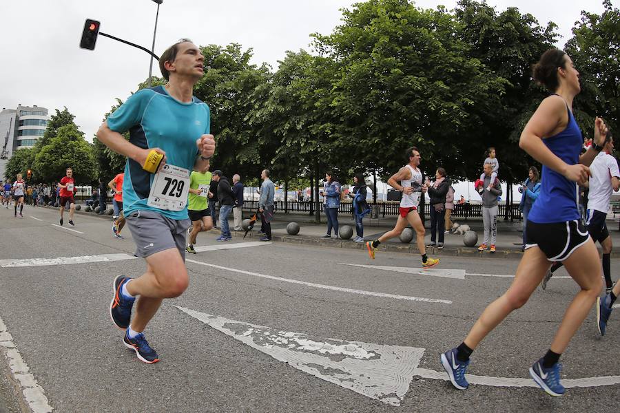 850 personas se sumaron a esta inciativa solidaria organizada por el Centro Comunitario de Sangre y Tejidos de Asturias, con el patrocinio de la Fundación EdP y la colaboración del Ayuntamiento de Gijón, la Dirección General de Deportes y EL COMERCIO