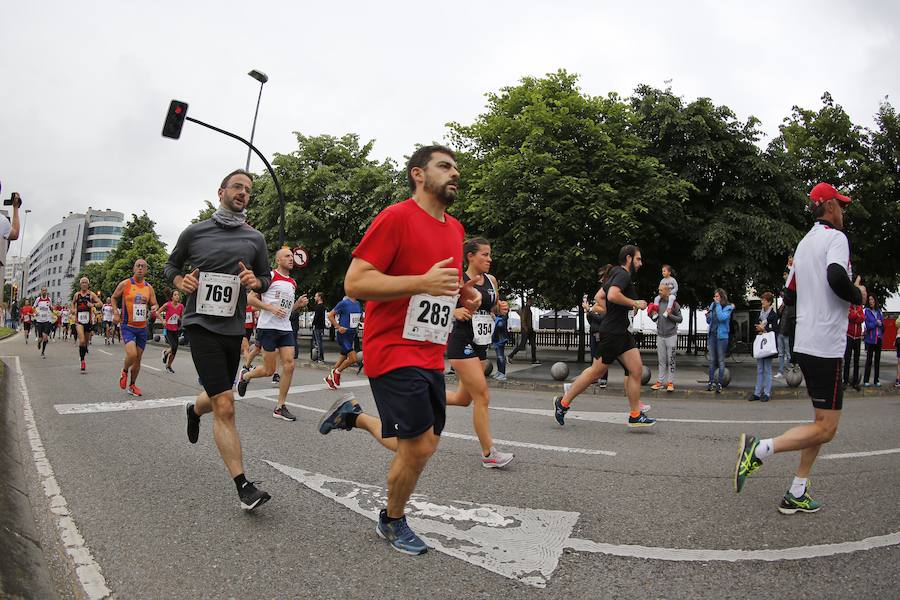 850 personas se sumaron a esta inciativa solidaria organizada por el Centro Comunitario de Sangre y Tejidos de Asturias, con el patrocinio de la Fundación EdP y la colaboración del Ayuntamiento de Gijón, la Dirección General de Deportes y EL COMERCIO