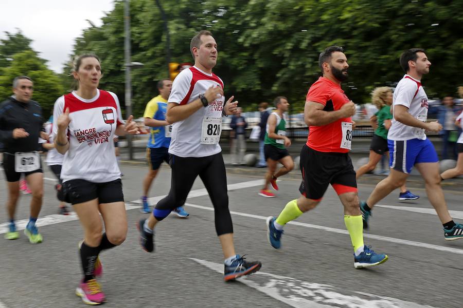 850 personas se sumaron a esta inciativa solidaria organizada por el Centro Comunitario de Sangre y Tejidos de Asturias, con el patrocinio de la Fundación EdP y la colaboración del Ayuntamiento de Gijón, la Dirección General de Deportes y EL COMERCIO