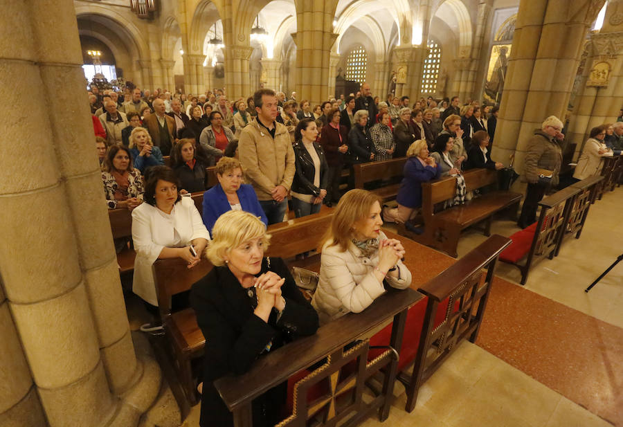 La procesión fue suspendida y la custodia de plata quedó a cubierto