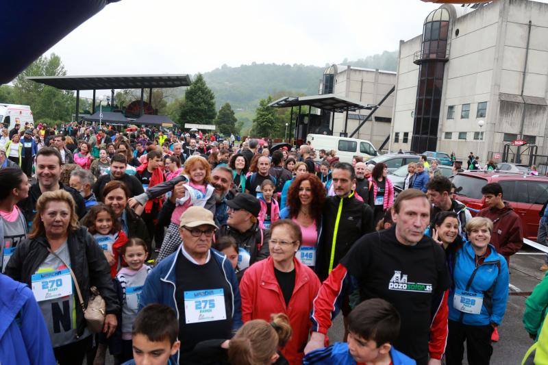 Gran éxito de la marcha popular entre los museos MUMI y Pozo Sotón a través del paseo fluvial.