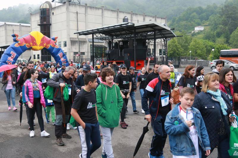 Gran éxito de la marcha popular entre los museos MUMI y Pozo Sotón a través del paseo fluvial.