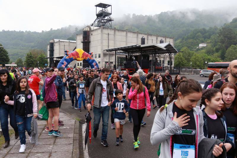 Gran éxito de la marcha popular entre los museos MUMI y Pozo Sotón a través del paseo fluvial.