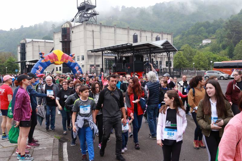 Gran éxito de la marcha popular entre los museos MUMI y Pozo Sotón a través del paseo fluvial.