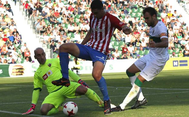 Nino le quita la ventaja al Sporting B (Elche 2-1 Sporting B)