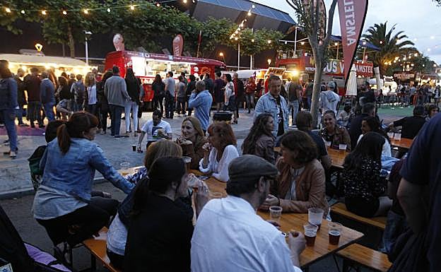 Ambiente nocturno en el Festival Metrópoli.