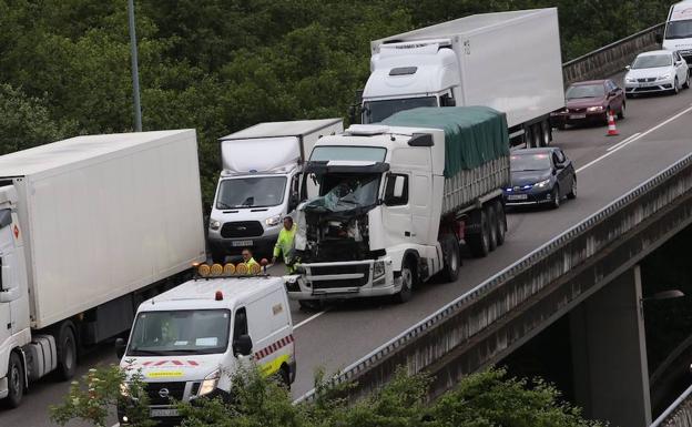 Uno de los camiones implicados en uno de los accidentes