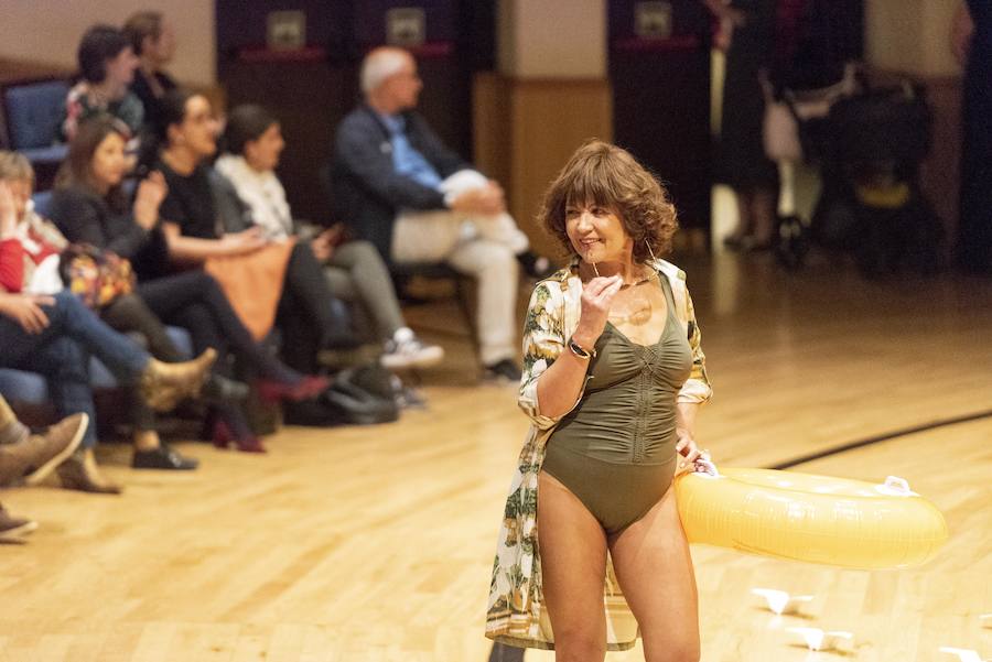 Lucieron en ropa de baño ante un público que llenó en Auditorio y que aplaudió el desparpajo de las improvisadas modelos