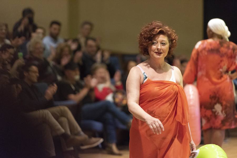 Lucieron en ropa de baño ante un público que llenó en Auditorio y que aplaudió el desparpajo de las improvisadas modelos