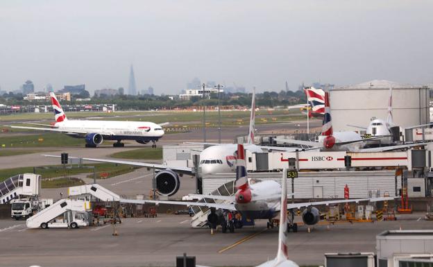 Aviones en el aeropuerto de Heathro.