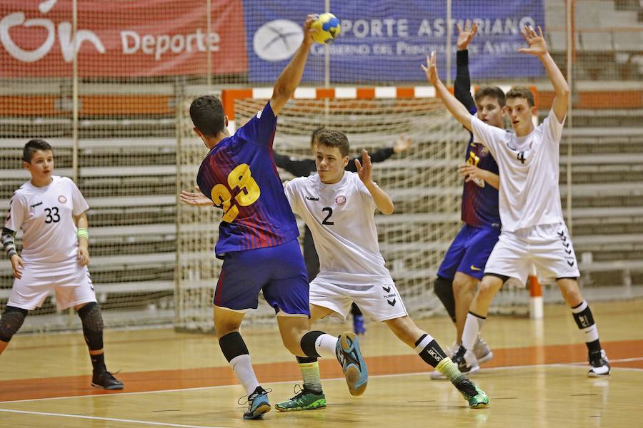 La competición arrancó en el Palacio de Deportes con la derrota de los «sietes» asturianos