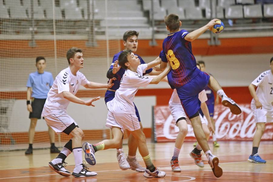 La competición arrancó en el Palacio de Deportes con la derrota de los «sietes» asturianos