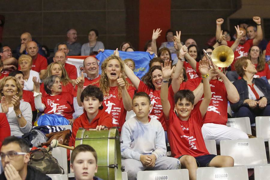 La competición arrancó en el Palacio de Deportes con la derrota de los «sietes» asturianos