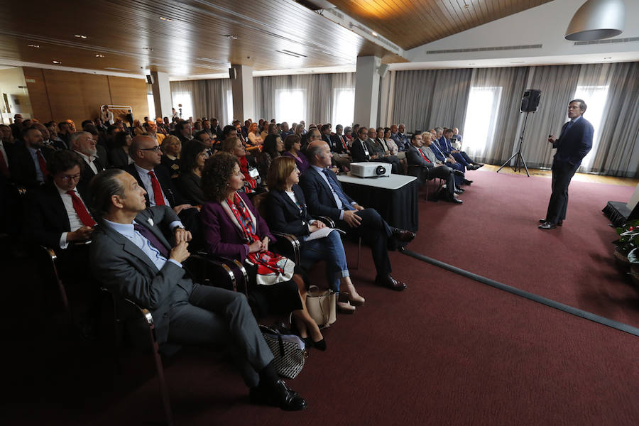 El acto, al que acudió el presidente de la Federación Asturiana de Empresarios (FADE) Belarmino Feito, se celebró en Las Caldas. 