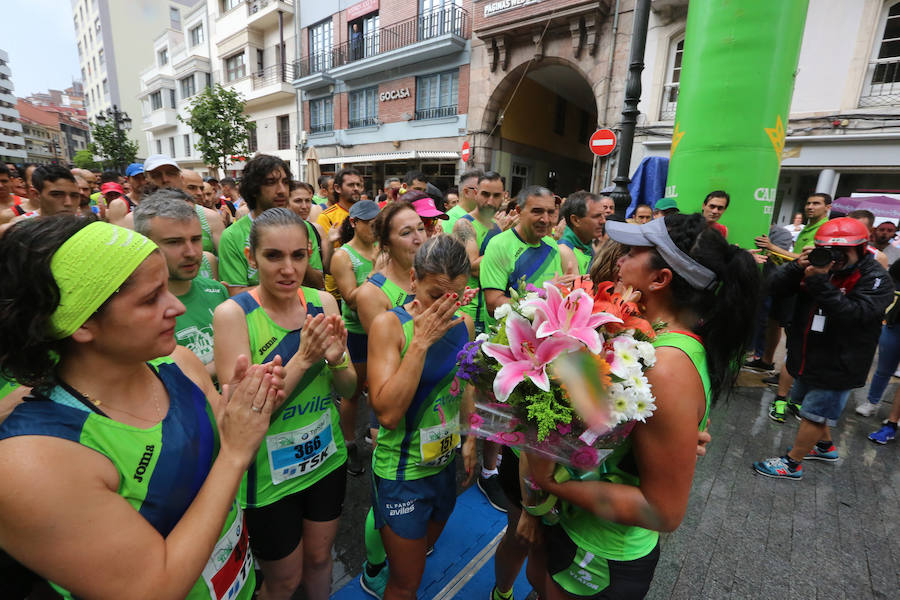 Un millar de atletas se dieron cita en una carrera marcada por la lluvia