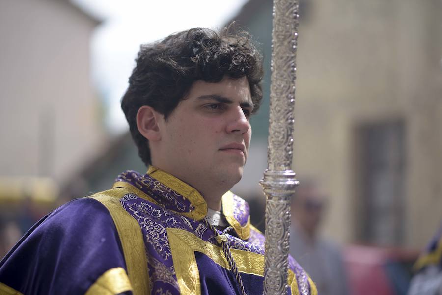 La Hermandad de los Estudiantes procesionó con la imagen de Jesús de la Sentencia por las calles de la capital asturiana