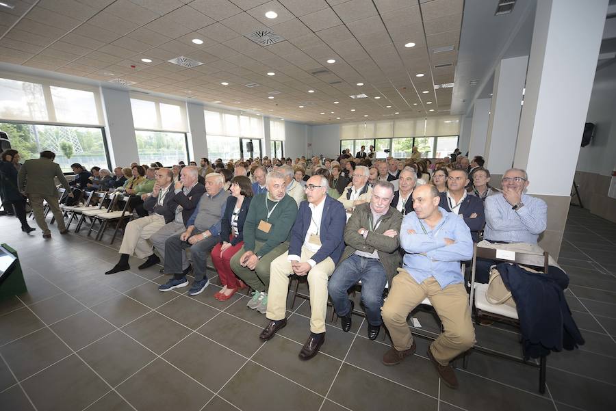 Representantes de todos los lugares reconocidos como Pueblo Ejemplar de Asturias se han dado cita en Bueño, galardonado en el año 2012, en el marco del encuentro que cada año promueve la Fundación Princesa de Asturias. Las palabras de la directora, Teresa Sanjurjo, y una ponencia sobre hórreos han abierto la jornada. 
