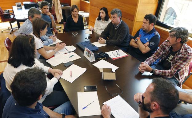 El Ayuntamiento de Gijón prevé retirar hoy la bandera roja por los vertidos en San Lorenzo