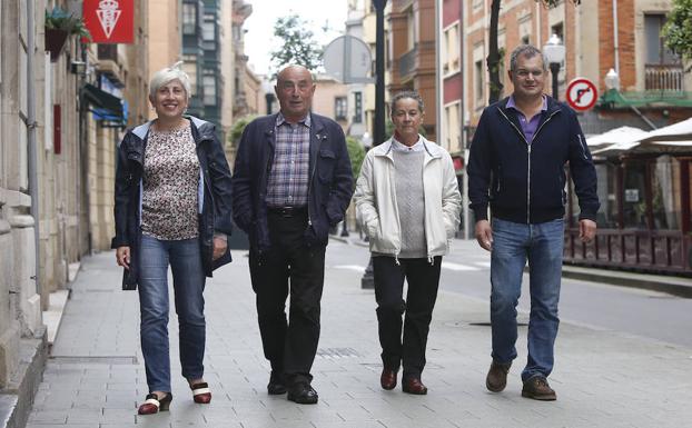 Ana Rodríguez, Javier Rodríguez, Rosa Riopedre y Javier Galán, cuatro de los 183 socios de Derecho a Morir Dignamente. 