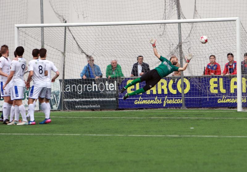 El equipo de Hernán Pérez golea al conjunto riojano y hoy estará en el sorteo para la eliminatoria final de ascenso a Segunda B