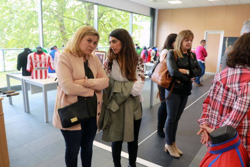 Fotos: Pablo Careño dona al Museo del Deporte de Mieres la raqueta y la camiseta con las que ganó en Winston Salem