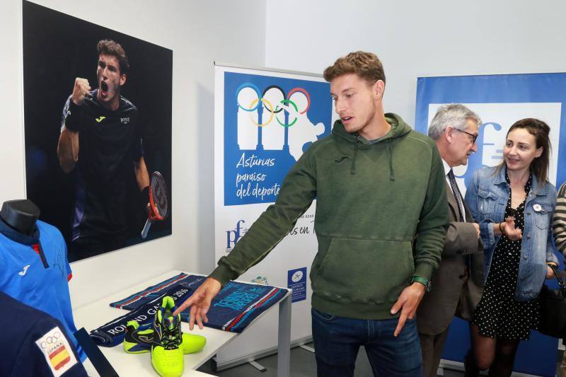 Fotos: Pablo Careño dona al Museo del Deporte de Mieres la raqueta y la camiseta con las que ganó en Winston Salem