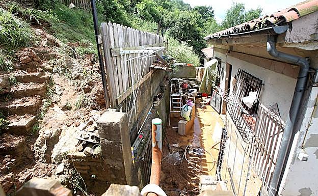 «Queríamos volver a casa pero no podemos. Estamos sin luz y sin gas y todo lleno de barro»