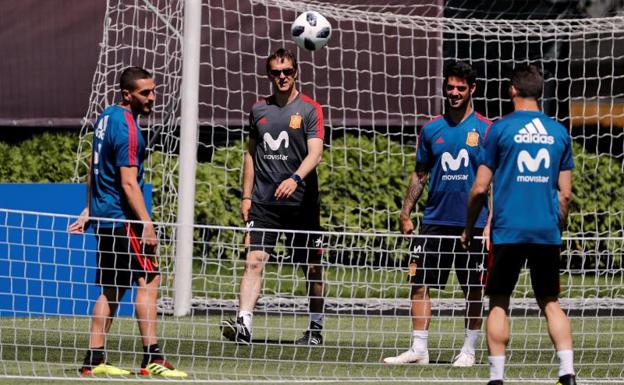 Lopetegui supervisa el entrenamiento de la selección española. 