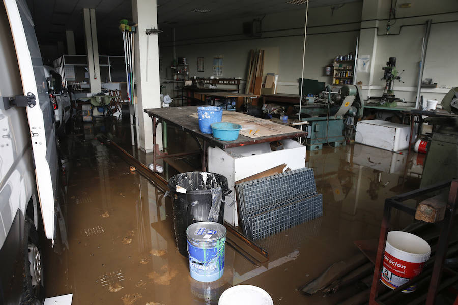 Han resultado afectados laboratorios, la cafetería y numerosas zonas comunes del centro de la Universidad de Oviedo