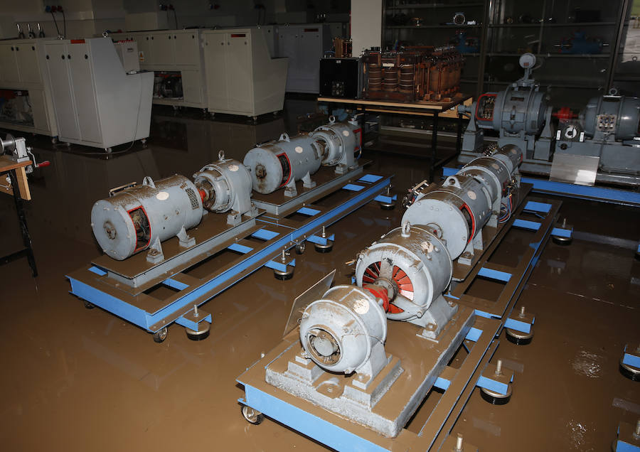 Han resultado afectados laboratorios, la cafetería y numerosas zonas comunes del centro de la Universidad de Oviedo