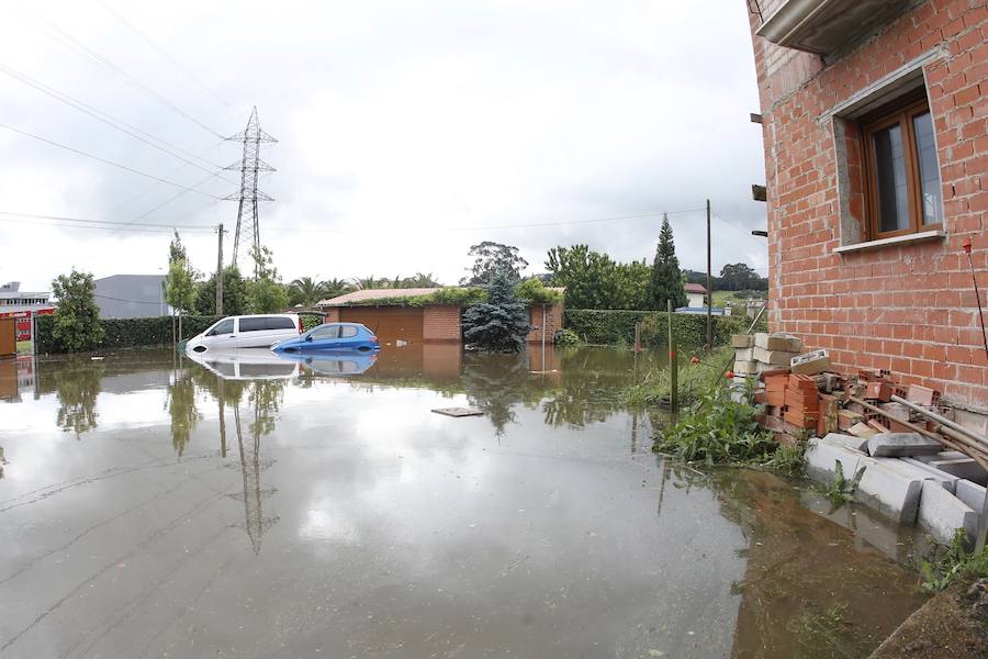 Numerosas zonas de la ciudad han registrado inundaciones e importantes daños tras las intensas lluvias registradas este fin de semana