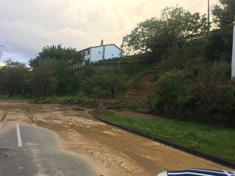 Las inundaciones anegaron varias calles del casco urbano y los comercios del centro de la localidad
