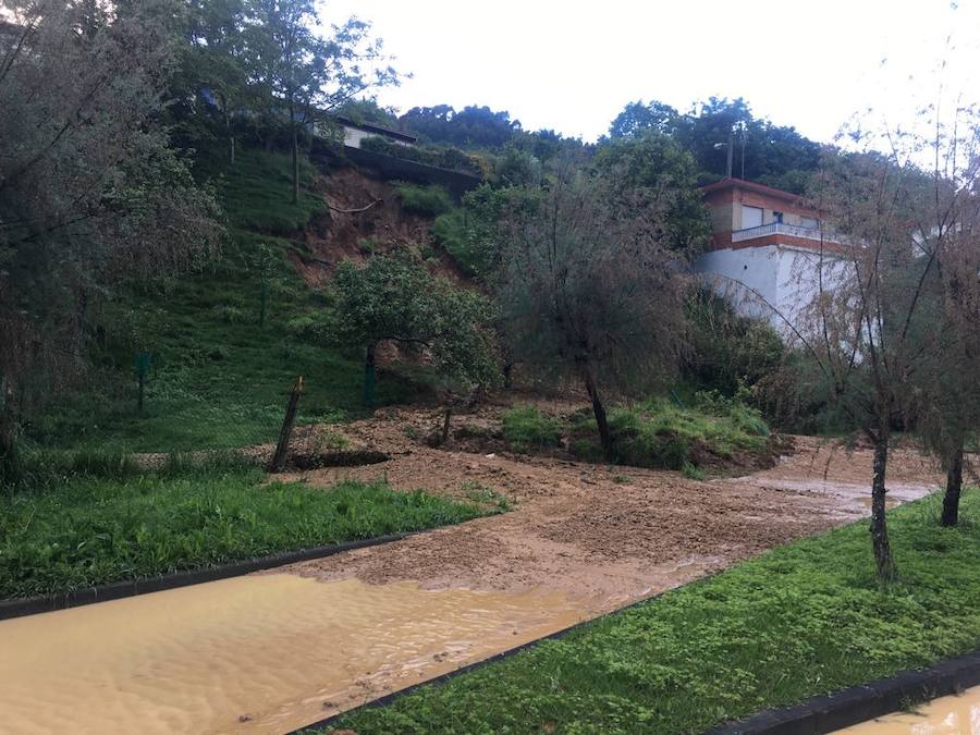 Las inundaciones anegaron varias calles del casco urbano y los comercios del centro de la localidad