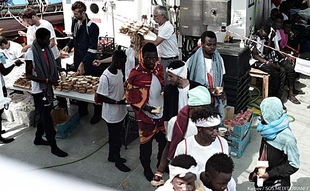 Refugiados a bordo del 'Aquarius'.