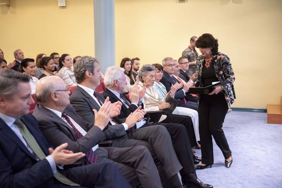 Fotos: La Fundación Fernández-Vega entrega su medalla de oro a la Fundación Rafael del Pino