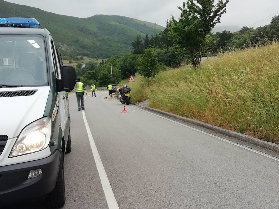 Fotos: Muere un motorista en un accidente de tráfico en Tineo