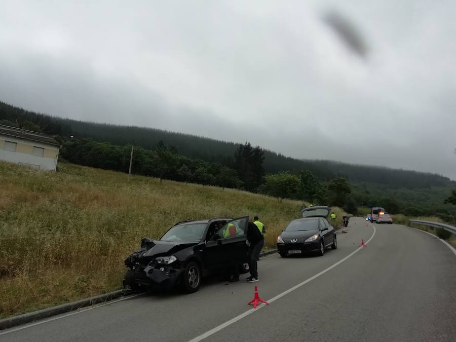 Fotos: Muere un motorista en un accidente de tráfico en Tineo