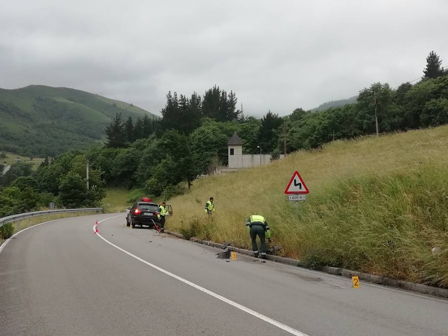 Fotos: Muere un motorista en un accidente de tráfico en Tineo