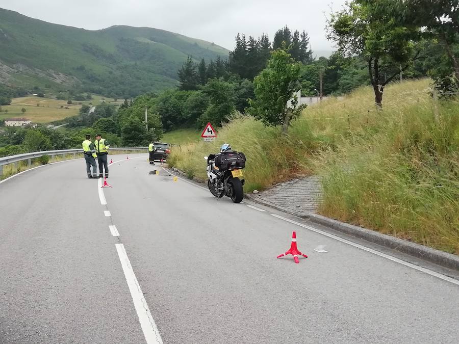 Fotos: Muere un motorista en un accidente de tráfico en Tineo