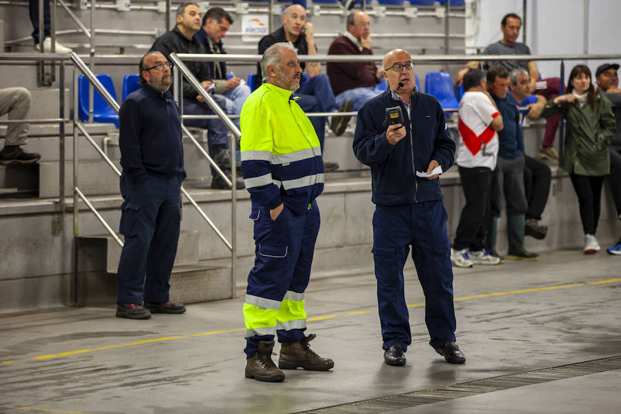 El primer bonito de la temorada subastado en EL Musel alcanzó el precio de 16,97 euros el kilo. En total fueron rulados 5.300 kilos del túnido