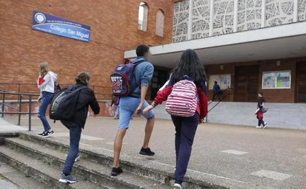 El colegio San Miguel estudia el cese definitivo de la docente investigada