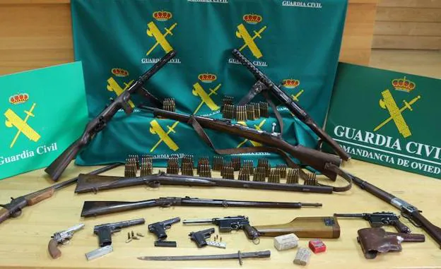 Intervenidas catorce armas de guerra y 200 cartuchos a dos vecinos de  Mieres