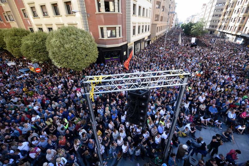 Fotos: Miles de personas protestan en Pamplona contra la sentencia impuesta a los ocho jóvenes por la agresión de Alsasua