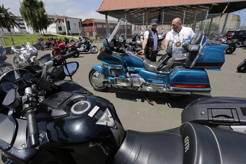 Más de 300 motoristas de todo el país acuden a la llamada de Asturfénix 