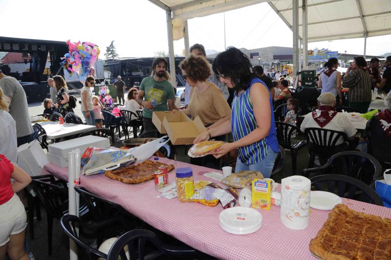 La merienda campestre comenzó pasadas las cinco de la tarde